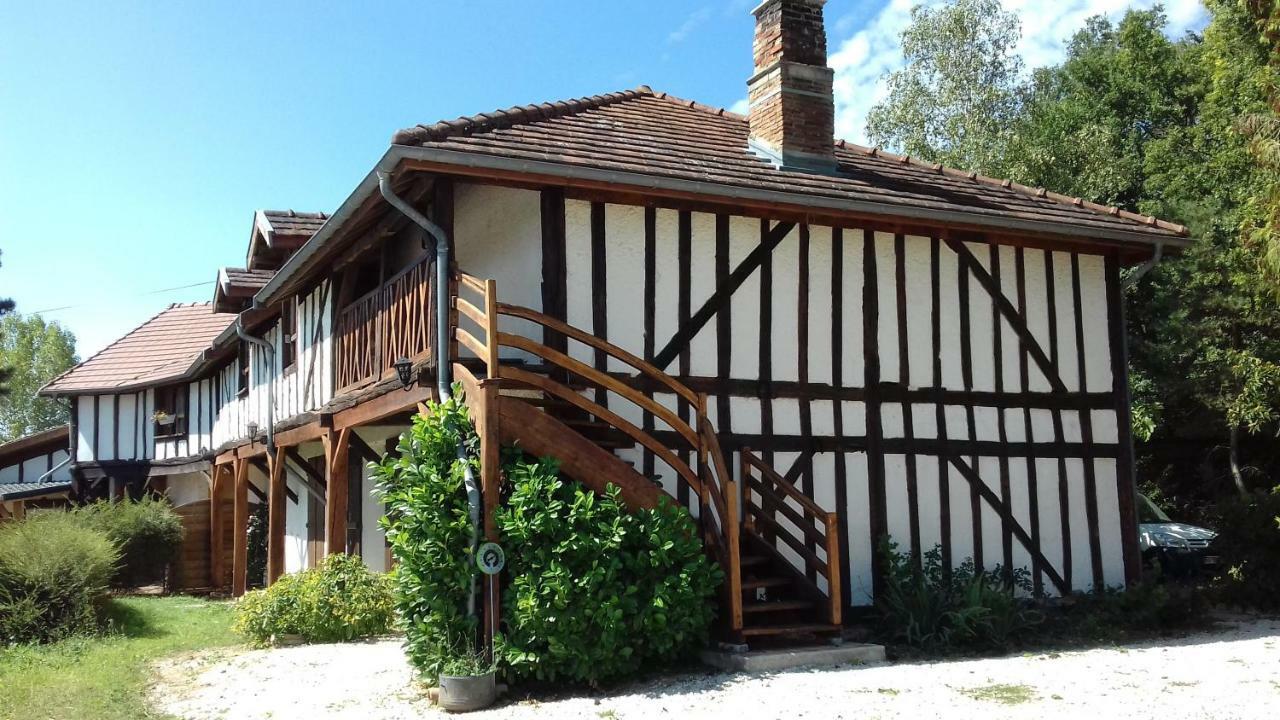 Les Fortelles Chatillon-sur-Broue Exterior foto